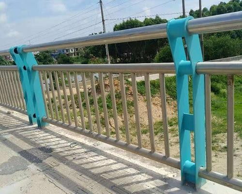 偃師河道護欄 塑木景觀材料的優(yōu)勢與選購指南